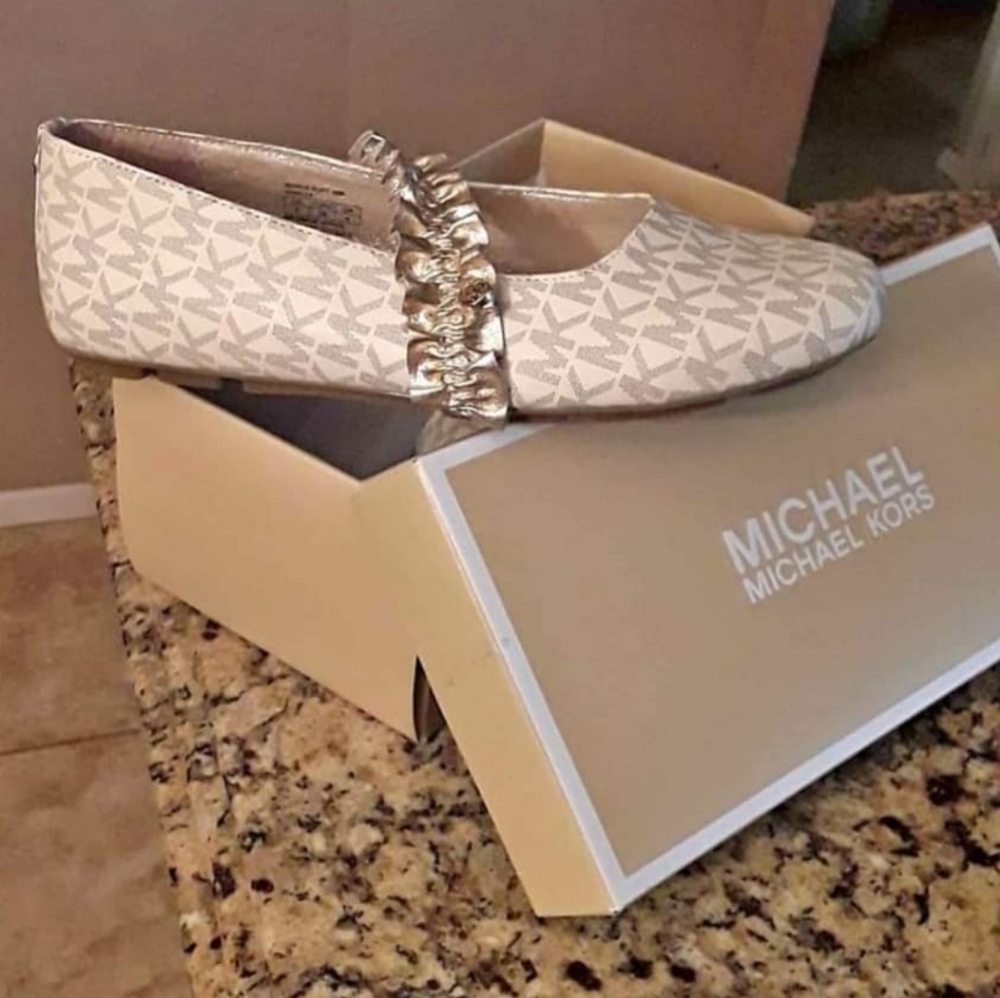 MK flat shoes new size 5